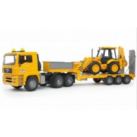 Тягач с прицепом–платформой MAN с колёсным экскаватором–погрузчиком JCB 4CX Brud...