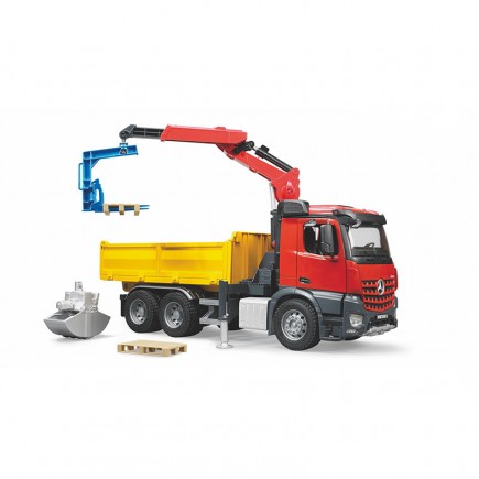 Грузовик Mercedes-Benz с краном, корзиной и 2 паллетами Bruder (03-651; 03651)